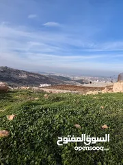  1 أرض ذات اطلالة للبيع غرب حلحول