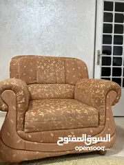  4 طقم كنب كامل للبيع بحالة ممتازة