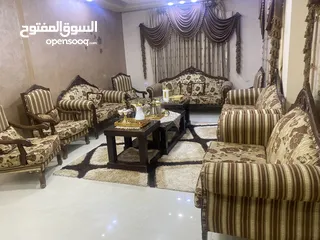  18 كنب ومطبخ للبيع مع برادي