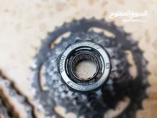  4 بكرة خلفية 7 سرعات تايواني للبسكليت مع الجنزير بحالة 7 speed bicycle freewheel with chain