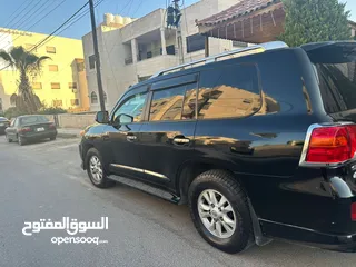  4 تويوتا لاند كروزر 2012
