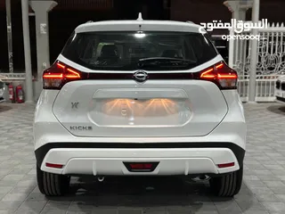  4 Nissan Kicks