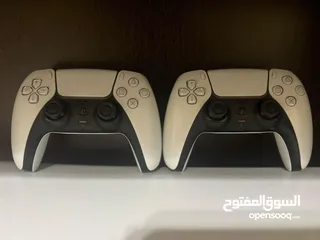  1 Ps5 مع ايدتين ،نظيفة بحالة الوكالة للبيع