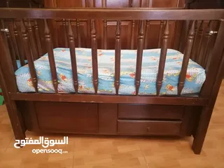 2 تخت اطفال خشب بني اللون مع الفرشة
