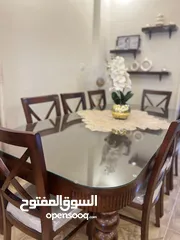  1 طاولة سفرة انيقة 8 مقاعد للبيع بحالة ممتازة  شبه جديد للبيع
