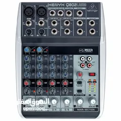  3 Behringer Xenyx Q802USB Mixer