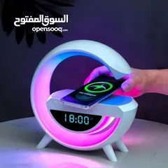  4 سماعة LED لاسلكية مع شاحن مدمج   استمتع بجودة صوت رائعة وإضاءة LED ملونة تضفي لمسة عصرية
