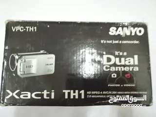  2 sanyo xacti dual vpc-th1 كاميرا جديدة كليا مع جميع أغراضها للبيع