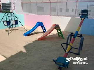  7 مبنى مخازن تجارية وروضة للبيع