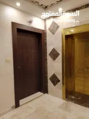  2 لمن يرغب بالسكن أو الاستثمار شقة مع روف فاخرة تشطيب ديلوكس في اجمل مناطق الجبيهة للبيع بسعر مميز