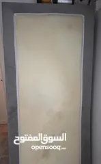  1 بوكس تخت فيه كسر بسيط من الجنب