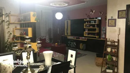  11 شقه مسكونه للبيع