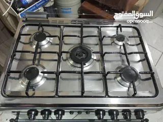  4 غاز خمس عيون مع فرن ستالستيل إستعمال بسيط بحال الوكالة للبيع