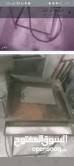  4 ماكينة عصير  ،ثلاجة  ،مقلى  و جريل