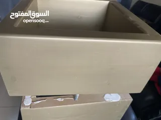  10 رفوف للبيع لون ذهبي خشب زان ثقيل  جدا. تعال وشوف عدد 6 بسعر مغري قابل للتفاوض