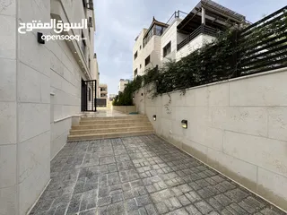  1 شقة مميزة طابق ارضي مع حديقة مساحة 210 م وخارجي 200م باجمل مناطق رجم عميش
