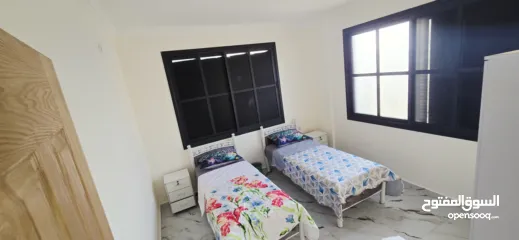  6 شقة فاخرة للإيجار بتصميم مودرن في حي هادئ وقريب من الخدمات