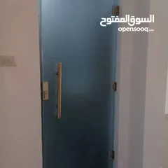  2 زجاج سكريت ومرايات وأبواب زجاج وطاولات الطعام