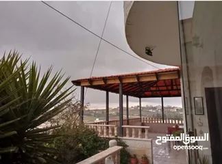  13 فيلا للبيع