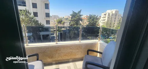  4 شقة وسط البلد قريبة من جميع الخدمات الشقة مكونة من غرفتين وصالون وحمامين ومطبخ وبرندة