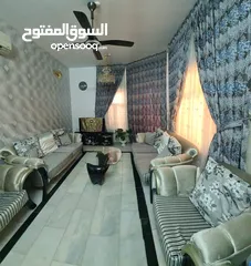  6 تخم 8مقاعد مستعمل بحالة جيدة جدا