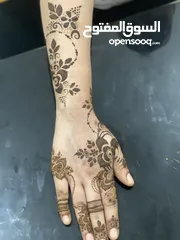  8 Henna artist