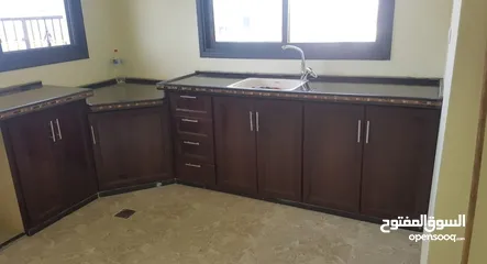  3 4 شقق جاهزه مشطبه حديثه مع مطبخ جاهز  للاستثمار او السكن ، مع دخل شهري ممتاز