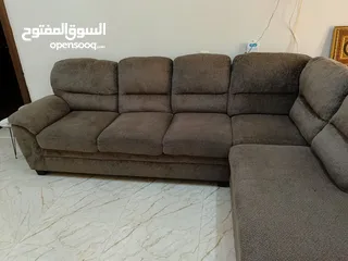  1 طقم كنب بشكل L بحالة ممتازة   L shape sofa in very good condition