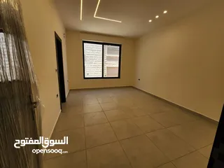 17 شقة فارغة للبيع في دابوق- REF:14660