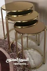  2 طاولة وسط غرفة جلوس ، غرف ضيوف مع سكاملات .