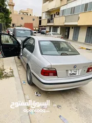  5 سيارة BMW528