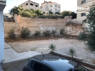  1 عمارة من 3 شقق مساحة 320 م وارض فارغة ياجوز منطقة الرشيد حي جعفر قرب اخر موقف للباصات