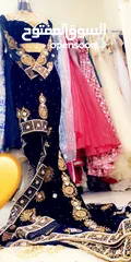  4 عماني مطور طويل من الخلف ملبوس فقط مرتين مناسب لحفلات الخطوبة والاعراس لونه اسود على ذهبي