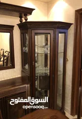  6 طاوله سفره 8 كراسي مع بوفيه ومرايه وفضيات عدد2