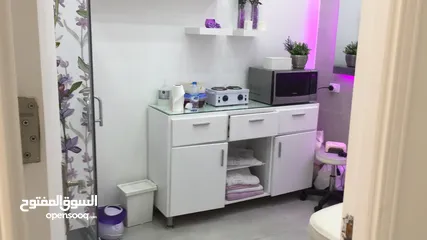  6 .صالون للعناية بالاظافر و سبا    .                          .Nails Spa &More .