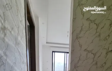  3 شقة طابق ثالث مع رووف للبيع في منطقة ام السماق/ REF:018
