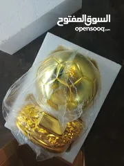 1 مجسم كرة قدم الذهبيه متوفر 3 مقاسات الوزن ثقيل والشكل مميز وفخم افضل الاسعار يوجد خدمة توصيل