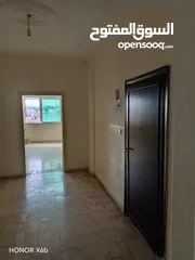  11 شقه للبيع 125م