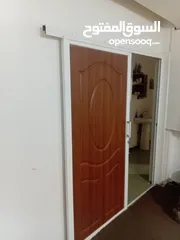  2 باب الامنيوم شبه جديد