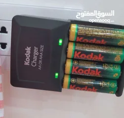  3 شاحن بطاريات + 4 بطاريات نوع كوداك Kodak اصلي للبيع بسعر مناسب