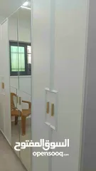  4 فني تركيب الغرف النوم ومطابخ