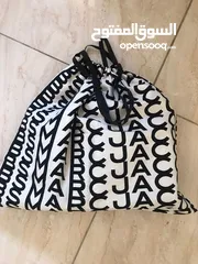  14 حقيبة توتي من ماركس جايكوبس أصليه جديده بكافة الملحقات The Washed Monogram Crossbody Tote