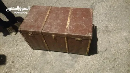  8 صندوق قديم عمره 120 سنه