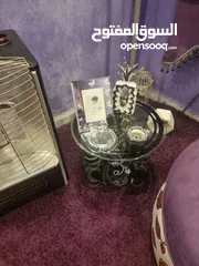  4 كورنر وطقم طاولات وسط مع طاولتين صغار مع البرادي والموكيت وطاولة الشاشة وخزانة احذية للبيع