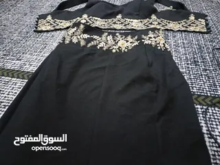  4 فستان للحفلات اسود مطرز بذهبي