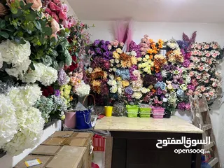 3 محل ازهار /ورد للبيع خلو  في حي الصحابه