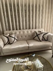  7 للبيع طقم كنب مع طقم طاولات - بحالة ممتازة