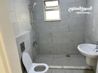  15 شقة طابقية ارضية في الشميساني بمدخل وكراج وساحات خاصة