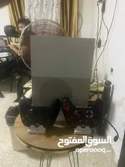  1 اكس بكس ون  1T مع يدين قاعدتت شحن  وبطارية شحن