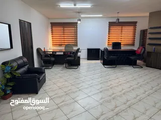  3 مكاتب للبيع بداعي الإغلاق